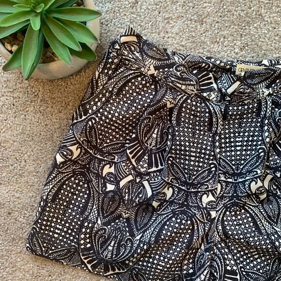🌸3 for $30🌸 Gentlefawn Black and White Pattern Shorts - Picture 2 of 4